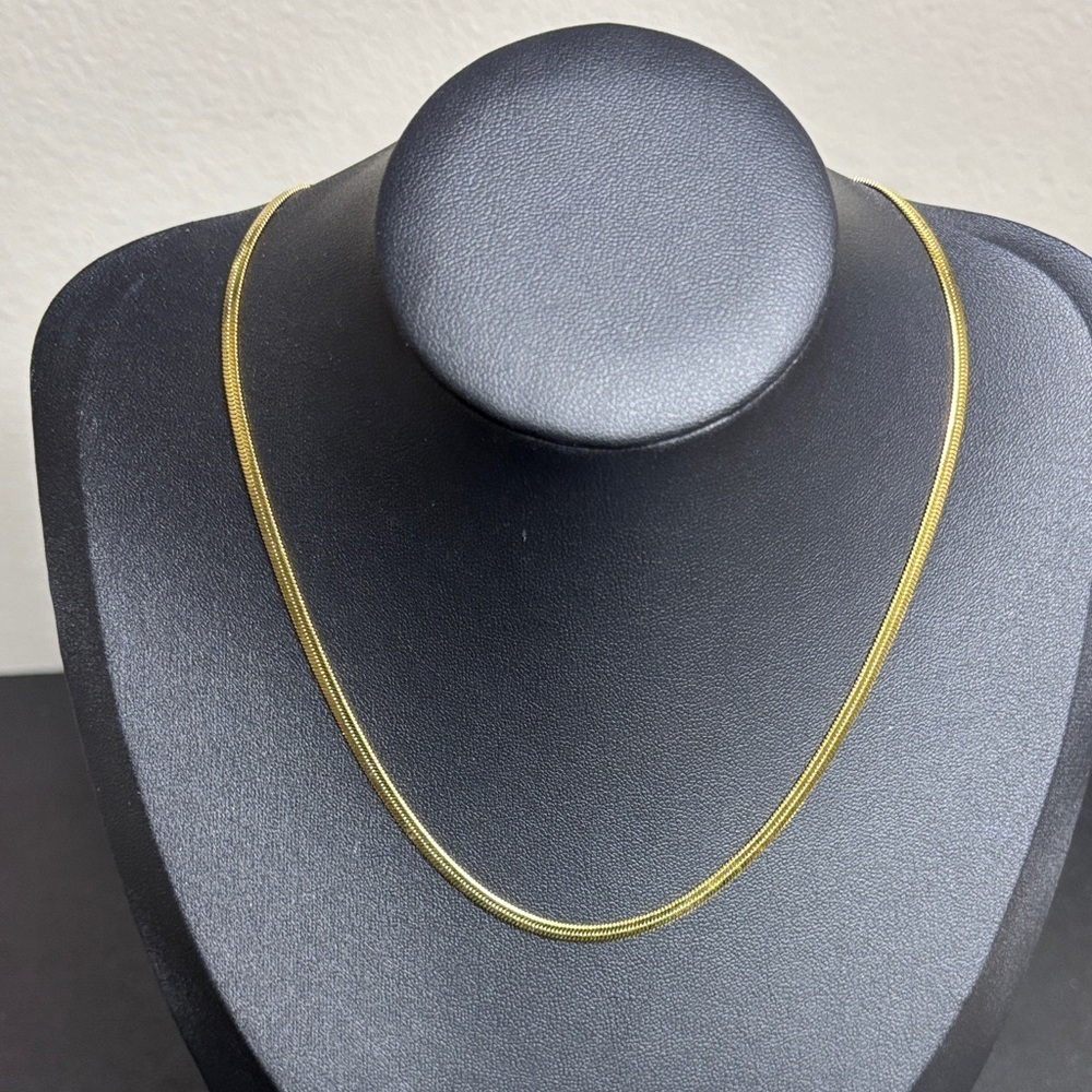 Classic Gold Tone Snake Chaim Necklace Minimalist